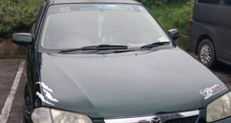 MAZDA 323 2000