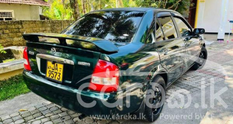 MAZDA 323 2000