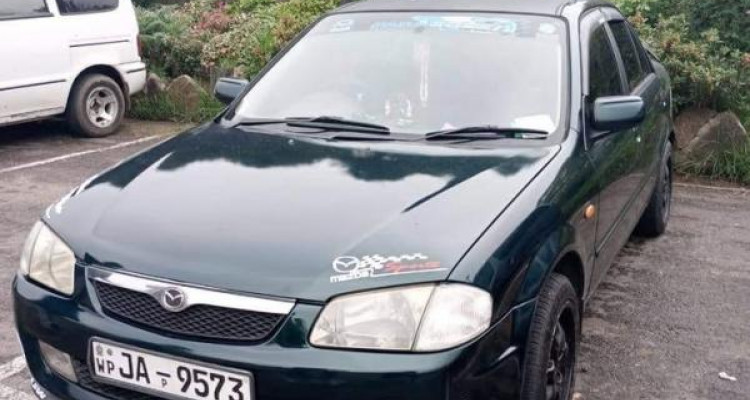 MAZDA 323 2000