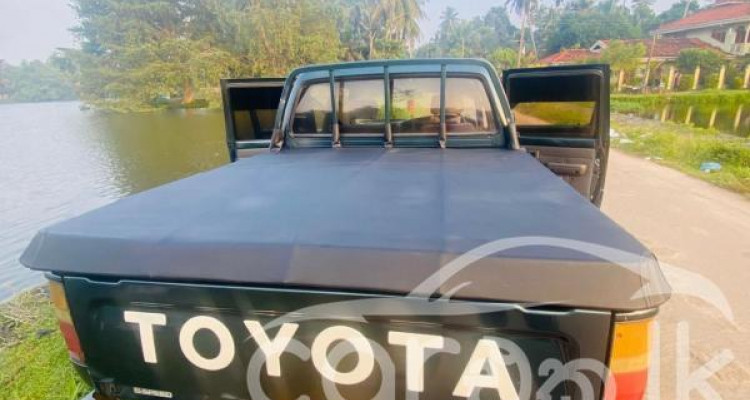TOYOTA HILUX 1996