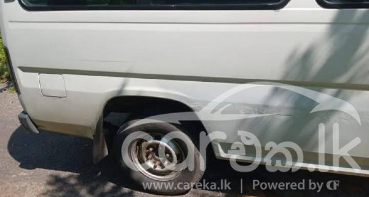 NISSAN CARAVAN 1995