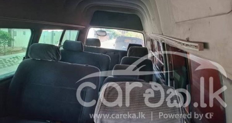 NISSAN CARAVAN 1995