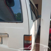 NISSAN CARAVAN 1995