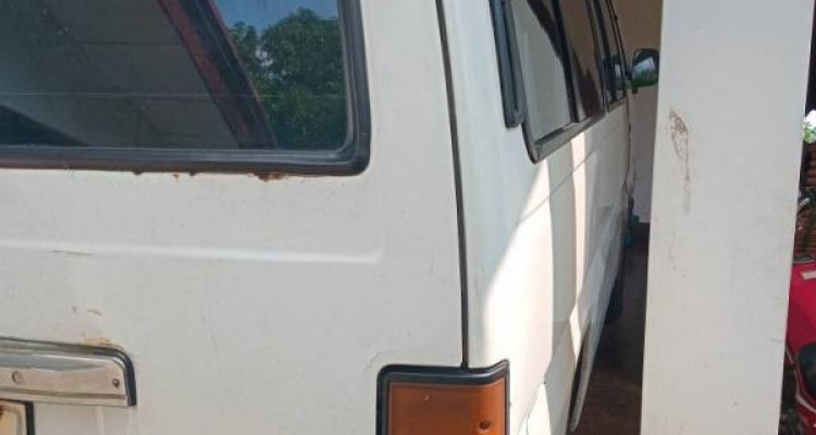 NISSAN CARAVAN 1995