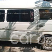NISSAN CARAVAN 1995