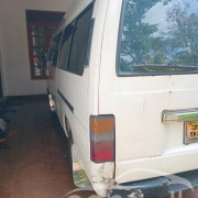 NISSAN CARAVAN 1995