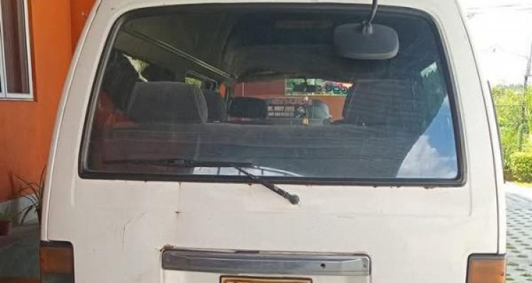 NISSAN CARAVAN 1995