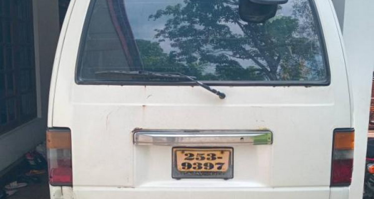 NISSAN CARAVAN 1995
