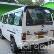 NISSAN CARAVAN 2001