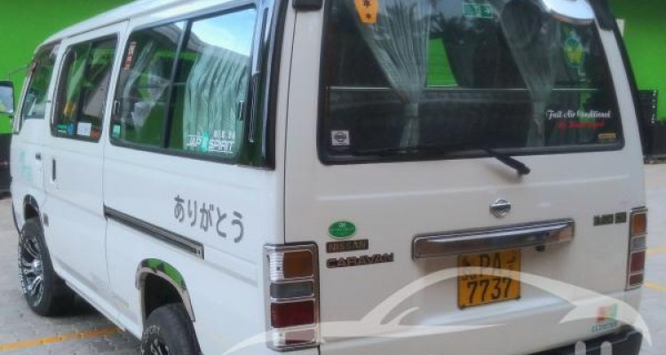 NISSAN CARAVAN 2001