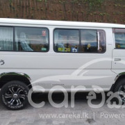 NISSAN CARAVAN 2001