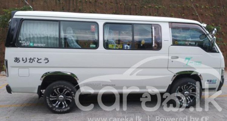 NISSAN CARAVAN 2001