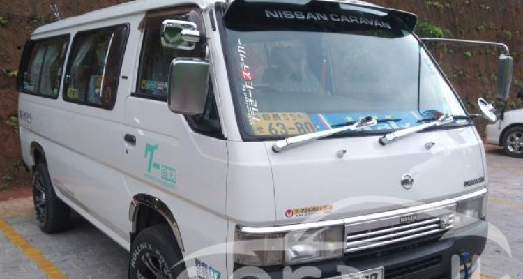 NISSAN CARAVAN 2001