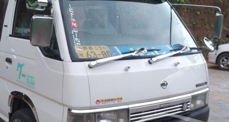 NISSAN CARAVAN 2001