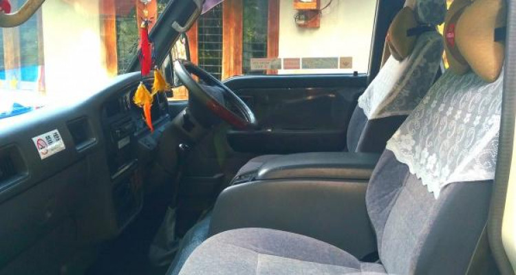 NISSAN CARAVAN 2001