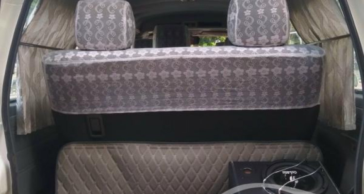 NISSAN CARAVAN 2001