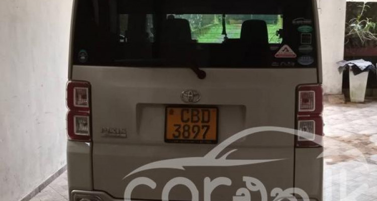 TOYOTA PIXIS 2018