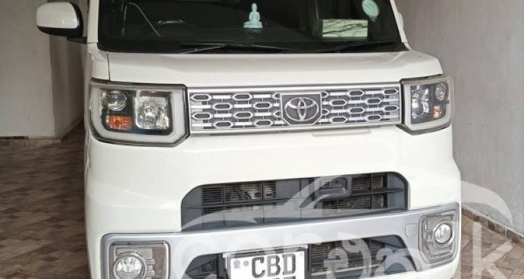 TOYOTA PIXIS 2018