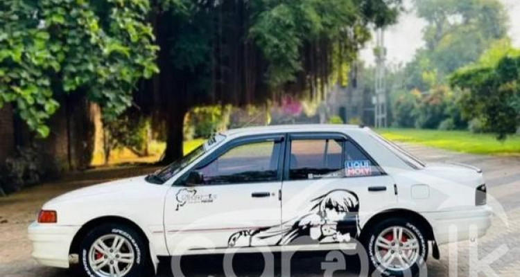 MAZDA FAMILIA 1992