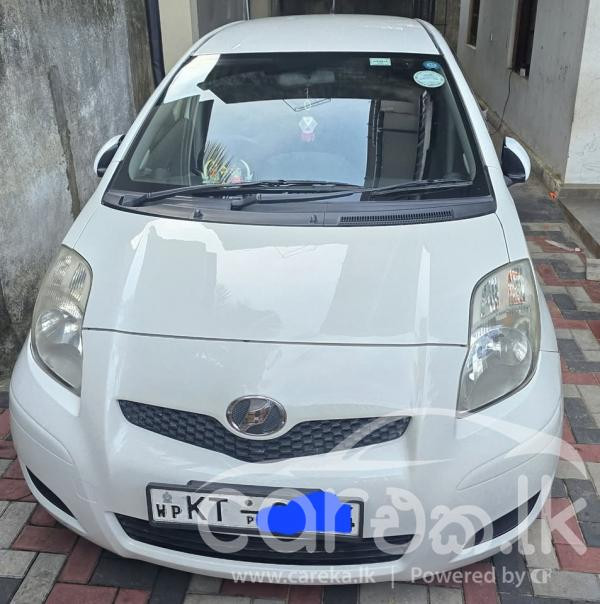 TOYOTA VITZ 2010
