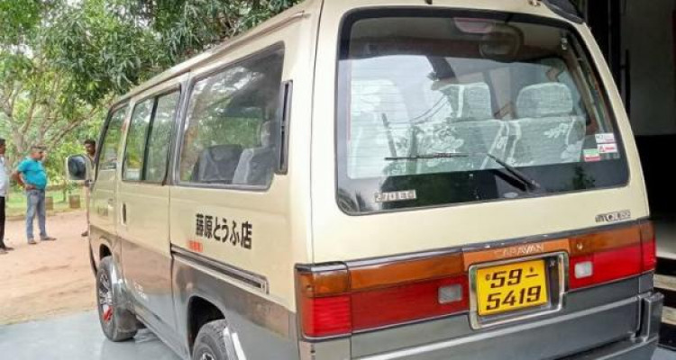 NISSAN CARAVAN 1993