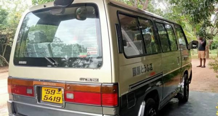 NISSAN CARAVAN 1993