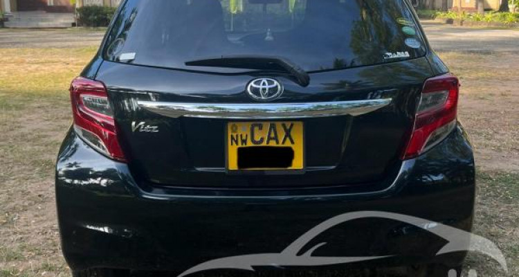 TOYOTA VITZ 2015