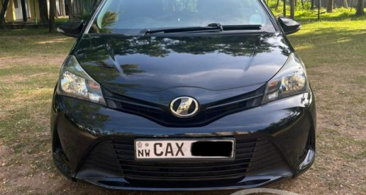 TOYOTA VITZ 2015