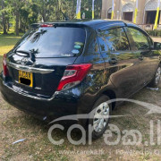 TOYOTA VITZ 2015