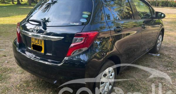 TOYOTA VITZ 2015