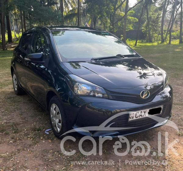 TOYOTA VITZ 2015