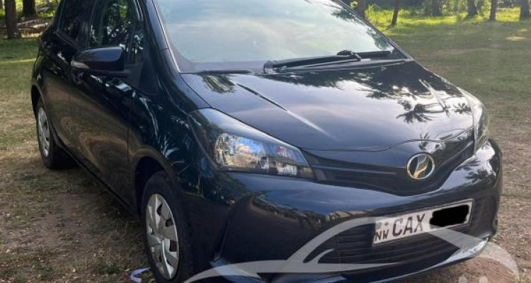 TOYOTA VITZ 2015