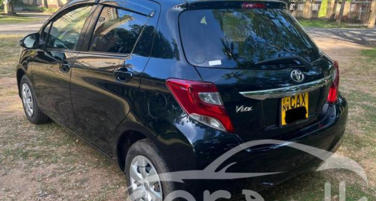 TOYOTA VITZ 2015