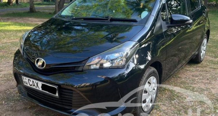 TOYOTA VITZ 2015
