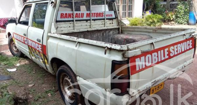 NISSAN DATSUN 1983
