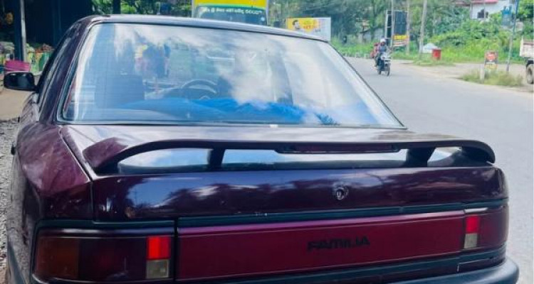 MAZDA FAMILIA 1990