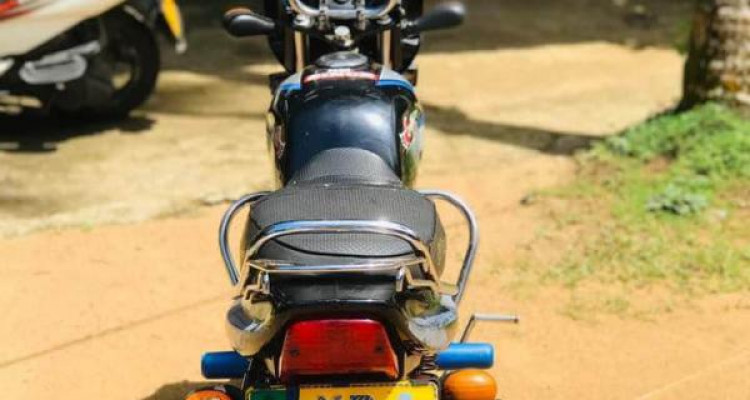 BAJAJ CT100 2012
