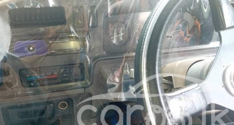NISSAN CARAVAN 1996