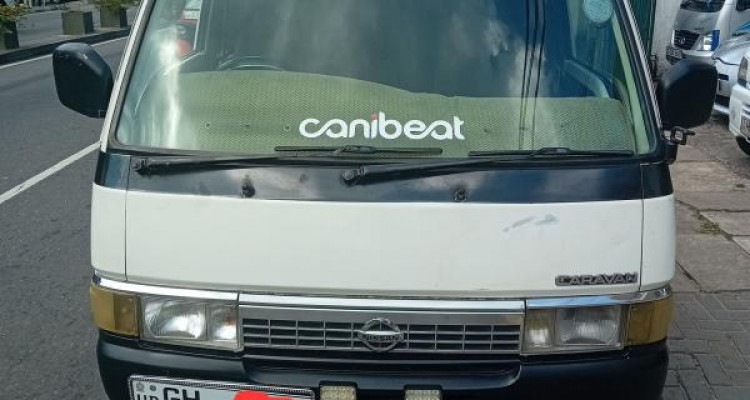 NISSAN CARAVAN 1996