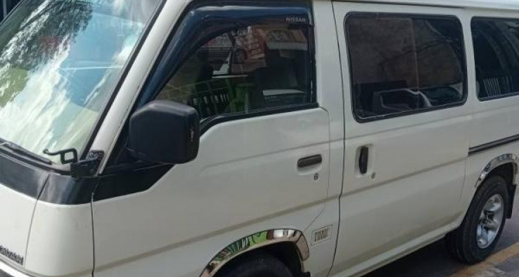 NISSAN CARAVAN 1996