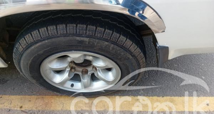 NISSAN CARAVAN 1996