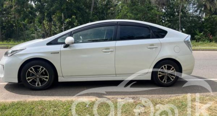 TOYOTA PRIUS 2014