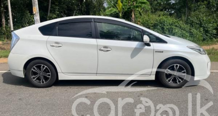 TOYOTA PRIUS 2014