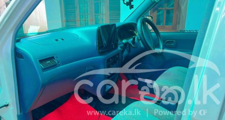 TOYOTA NOAH KR42 2001