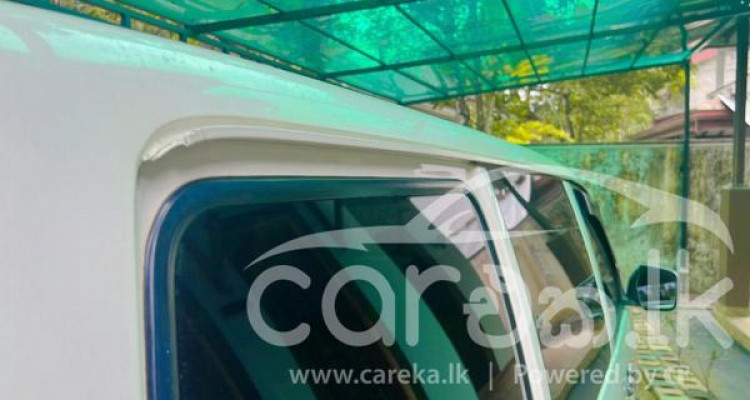 TOYOTA NOAH KR42 2001