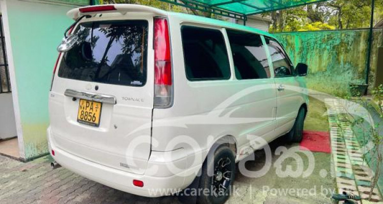 TOYOTA NOAH KR42 2001