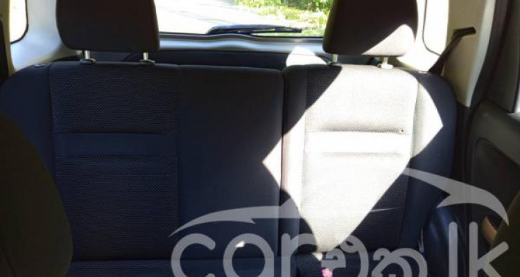 TOYOTA IST 2003