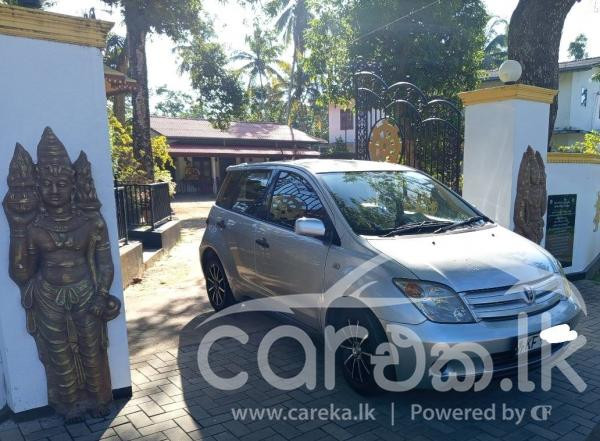 TOYOTA IST 2003