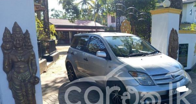 TOYOTA IST 2003