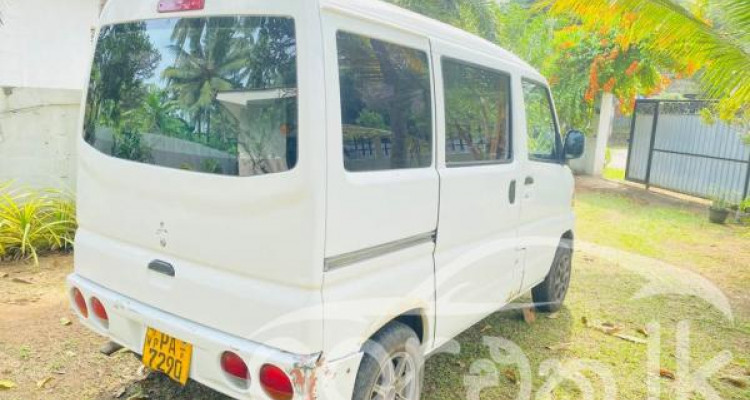 MITSUBISHI MINICAB 2001